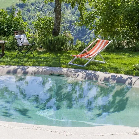 Graceful Vila In With Garden Montefelcino